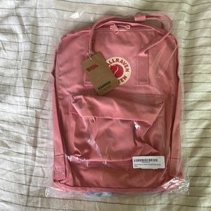 NWT - Fjallraven Kanken Backpack in pink